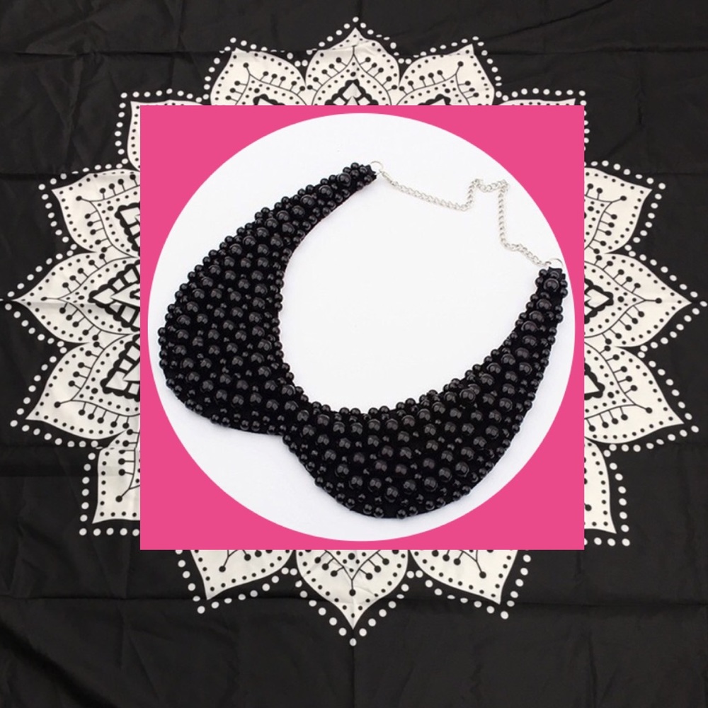 Pretty Faux Pearl Collar. 🌺NOT GLUED🌺